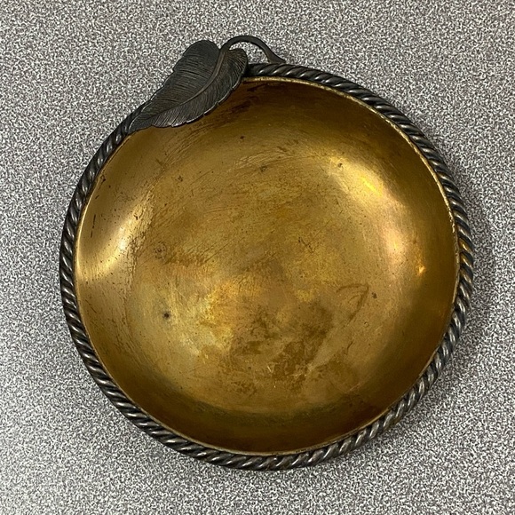 Evans Guilloché Gold tone Brass Trinket Dish with Leaf Art Deco Vintage 50s - Picture 1 of 5